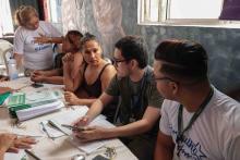 Alunos da Universidade do Estado do Pará (Uepa) participaram na quarta-feira, 20, de uma ação social na comunidade Vila da Barca, em Belém, oferecendo acesso a serviços nas áreas de saúde, educação e assistência social. A programação foi realizada das 8h às 13h, no Centro Comunitário da Vila da Barca.