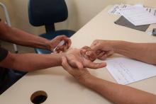 Alunos da Universidade do Estado do Pará (Uepa) participaram na quarta-feira, 20, de uma ação social na comunidade Vila da Barca, em Belém, oferecendo acesso a serviços nas áreas de saúde, educação e assistência social. A programação foi realizada das 8h às 13h, no Centro Comunitário da Vila da Barca.