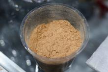 A Universidade do Estado do Pará (Uepa) marcou presença no Festival Açaí Pará - Edição COP 30, realizado nos dias 13 e 14 de junho, no Hangar Centro de Convenções, em Belém. Na foto, farinha de açaí. Foto: Marília Jardim/Ascom Uepa