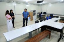 Na manhã desta sexta - feira, 13, foi inaugurada a pintura do muro do campus XXll, em Ananindeua. O reitor Clay Chagas esteve presente para fazer a visita à arte no muro junto aos servidores e alunos do campus, além de visitar também o laboratório multidisciplinar. Foto: Sidney Oliveira/Ascom Uepa.