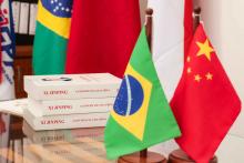 Visita do Sr. YU Fuwen, da Pequim Chongyue Culture Co. Ltda, que doou 150 exemplares do livro intitulados “Xi JINGPING: A Governança da China”, à Biblioteca da UEPA e ao Instituto Confúcio.