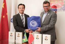 Visita do Sr. YU Fuwen, da Pequim Chongyue Culture Co. Ltda, que doou 150 exemplares do livro intitulados “Xi JINGPING: A Governança da China”, à Biblioteca da UEPA e ao Instituto Confúcio.