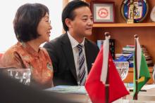 Visita do Sr. YU Fuwen, da Pequim Chongyue Culture Co. Ltda, que doou 150 exemplares do livro intitulados “Xi JINGPING: A Governança da China”, à Biblioteca da UEPA e ao Instituto Confúcio.