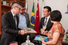 Visita do Sr. YU Fuwen, da Pequim Chongyue Culture Co. Ltda, que doou 150 exemplares do livro intitulados “Xi JINGPING: A Governança da China”, à Biblioteca da UEPA e ao Instituto Confúcio.