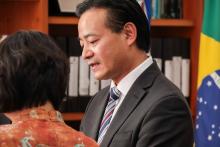 Visita do Sr. YU Fuwen, da Pequim Chongyue Culture Co. Ltda, que doou 150 exemplares do livro intitulados “Xi JINGPING: A Governança da China”, à Biblioteca da UEPA e ao Instituto Confúcio.