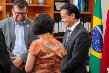 Visita do Sr. YU Fuwen, da Pequim Chongyue Culture Co. Ltda, que doou 150 exemplares do livro intitulados “Xi JINGPING: A Governança da China”, à Biblioteca da UEPA e ao Instituto Confúcio.