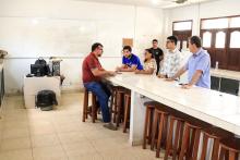 Em cumprimento de agenda, Clay Anderson Nunes Chagas, reitor a Uepa visita e reúne com servidores do campus VXl de Barcarena. Durante a agenda, o reitor ainda participou de entrega de jaleco a alunos do curso de química. Foto: Sidney Oliveira/Ascom Uepa.