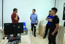 Em cumprimento de agenda, Clay Anderson Nunes Chagas, reitor a Uepa visita e reúne com servidores do campus VXl de Barcarena. Durante a agenda, o reitor ainda participou de entrega de jaleco a alunos do curso de química. Foto: Sidney Oliveira/Ascom Uepa.