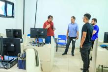 Em cumprimento de agenda, Clay Anderson Nunes Chagas, reitor a Uepa visita e reúne com servidores do campus VXl de Barcarena. Durante a agenda, o reitor ainda participou de entrega de jaleco a alunos do curso de química. Foto: Sidney Oliveira/Ascom Uepa.