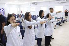 Em cumprimento de agenda, Clay Anderson Nunes Chagas, reitor a Uepa visita e reúne com servidores do campus VXl de Barcarena. Durante a agenda, o reitor ainda participou de entrega de jaleco a alunos do curso de química. Foto: Sidney Oliveira/Ascom Uepa.