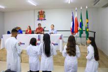 Em cumprimento de agenda, Clay Anderson Nunes Chagas, reitor a Uepa visita e reúne com servidores do campus VXl de Barcarena. Durante a agenda, o reitor ainda participou de entrega de jaleco a alunos do curso de química. Foto: Sidney Oliveira/Ascom Uepa.