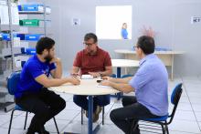 Em cumprimento de agenda, Clay Anderson Nunes Chagas, reitor a Uepa visita e reúne com servidores do campus VXl de Barcarena. Durante a agenda, o reitor ainda participou de entrega de jaleco a alunos do curso de química. Foto: Sidney Oliveira/Ascom Uepa.