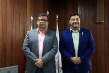 O magnífico reitor Clay Chagas e o Presidente do Hemopa, Paulo André Bezerra, assinam o termo de cooperação. Foto: Sidney Oliveira/Ascom Uepa.