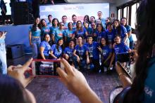 Calouros aproveitam o momento para fazerem registros. Foto: Sidney Oliveira/Ascom Uepa.