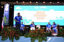 O reitor Clay Chagas compartilhou sua alegria por mais um momento simbólico de reencontro com os estudantes. Foto: Sidney Oliveira/Ascom Uepa.