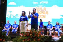 O reitor, Clay Chagas e a vice-reitora, Ilma Pastana dando boas vindas aos novos calouros. Foto: Sidney Oliveira/Ascom Uepa