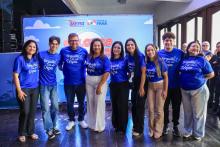 Participantes do evento em foto com o reitor e vice-reitora. Foto: Sidney Oliveira/Ascom Uepa.