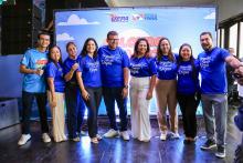 Participantes do evento em foto com o reitor e vice-reitora. Foto: Sidney Oliveira/Ascom Uepa.