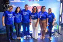 Participantes do evento em foto com o reitor e vice-reitora. Foto: Sidney Oliveira/Ascom Uepa.