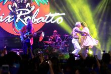 Apresentação do cantor Félix Robatto. Foto: Sidney Oliveira/Ascom Uepa.