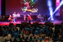 Apresentação do cantor Félix Robatto. Foto: Sidney Oliveira/Ascom Uepa.