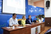 Os candidatos a reitor e vice - reitora, respectivamente, professor Anderson Maia e a professora Niele, apresentam as propostas  da chapa 2 ao Consun. Foto: Sidney Oliveira/Ascom Uepa.