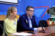 Os candidatos a reitor e vice - reitora, respectivamente, professor Anderson Maia e a professora Niele, apresentam as propostas  da chapa 2 ao Consun. Foto: Sidney Oliveira/Ascom Uepa.