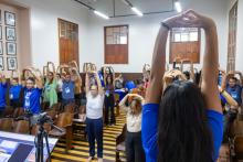 Momento de alongamento entre os participantes