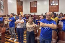 Momento de alongamento entre os participantes