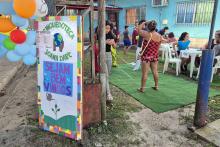 A brinquedoteca Joana D’arc promoveu atividades lúdicas gratuitas para crianças, jovens, e até para adultos e idosos da comunidade. 