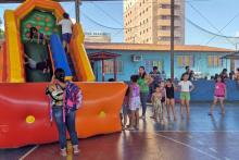 A brinquedoteca Joana D’arc promoveu atividades lúdicas gratuitas para crianças, jovens, e até para adultos e idosos da comunidade. 