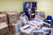 O reitor em exercício, Carlos Capela e o vice-reitor em exercício, Jofre Jacob entregam equipamentos ao Centro de Ciências Sociais e Educação (CCBS), na tarde desta sexta-feira, 11. Foto: Sidney Oliveira/Ascom Uepa.