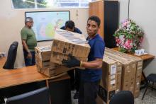 Equipamentos foram entregues no Centro de Ciências Sociais e Educação, na tarde desta sexta-feira, 11. Foto: Sidney Oliveira/Ascom Uepa.