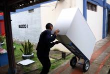 Equipamentos foram entregues ao Centro de Ciências Sociais e Educação, na tarde desta sexta-feira, 11. Foto: Sidney Oliveira/Ascom Uepa.