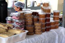 A Feira da Reforma Agrária, oferece alimentos agroecológicos, plantas medicinais, artesanato, livros e produtos do MST. Foto: Sidney Oliveira/Ascom Uepa