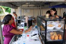 A Feira da Reforma Agrária, oferece alimentos agroecológicos, plantas medicinais, artesanato, livros e produtos do MST. Foto: Sidney Oliveira/Ascom Uepa