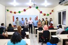 Na tarde desta Quarta-feira, 08,  iniciou a confecção de lanternas de bênção, onde desejos de Ano Novo são inscritos e enviados aos céus. É uma das atividades alusivas ao ano novo chinês. Foto: Sidney Oliveira/Ascom Uepa.
