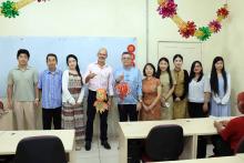 Na tarde desta Quarta-feira, 08,  iniciou a confecção de lanternas de bênção, onde desejos de Ano Novo são inscritos e enviados aos céus. É uma das atividades alusivas ao ano novo chinês. Foto: Sidney Oliveira/Ascom Uepa.