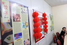 Na tarde desta Quarta-feira, 08,  iniciou a confecção de lanternas de bênção, onde desejos de Ano Novo são inscritos e enviados aos céus. É uma das atividades alusivas ao ano novo chinês. Foto: Sidney Oliveira/Ascom Uepa.