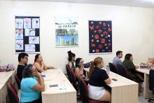 Na tarde desta Quarta-feira, 08,  iniciou a confecção de lanternas de bênção, onde desejos de Ano Novo são inscritos e enviados aos céus. É uma das atividades alusivas ao ano novo chinês. Foto: Sidney Oliveira/Ascom Uepa.