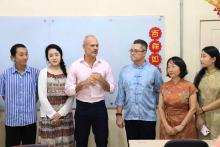 Na tarde desta Quarta-feira, 08,  iniciou a confecção de lanternas de bênção, onde desejos de Ano Novo são inscritos e enviados aos céus. É uma das atividades alusivas ao ano novo chinês. Foto: Sidney Oliveira/Ascom Uepa.