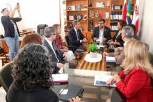 A reitoria da uepa, por meio do reitor Clay Chagas e a vice-reitora, Ilma Pastava, recebe a visita do Embaixador da Itália, Alessandro Cortese, Rosângela Maiorana (Vice-Cônsul Honorária da Itália no Pará) e Benedetto Reitano (Cônsul da Itália em Brasilia), na manhã desta sexta-feira (20). Foto: Sidney Oliveira/Ascom Uepa.