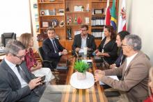 A reitoria da uepa, por meio do reitor Clay Chagas e a vice-reitora, Ilma Pastava, recebe a visita do Embaixador da Itália, Alessandro Cortese, Rosângela Maiorana (Vice-Cônsul Honorária da Itália no Pará) e Benedetto Reitano (Cônsul da Itália em Brasilia), na manhã desta sexta-feira (20). Foto: Sidney Oliveira/Ascom Uepa.