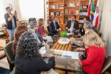 A reitoria da uepa, por meio do reitor Clay Chagas e a vice-reitora, Ilma Pastava, recebe a visita do Embaixador da Itália, Alessandro Cortese, Rosângela Maiorana (Vice-Cônsul Honorária da Itália no Pará) e Benedetto Reitano (Cônsul da Itália em Brasilia), na manhã desta sexta-feira (20). Foto: Sidney Oliveira/Ascom Uepa.