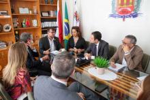 A reitoria da uepa, por meio do reitor Clay Chagas e a vice-reitora, Ilma Pastava, recebe a visita do Embaixador da Itália, Alessandro Cortese, Rosângela Maiorana (Vice-Cônsul Honorária da Itália no Pará) e Benedetto Reitano (Cônsul da Itália em Brasilia), na manhã desta sexta-feira (20). Foto: Sidney Oliveira/Ascom Uepa.