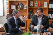 A reitoria da uepa, por meio do reitor Clay Chagas e a vice-reitora, Ilma Pastava, recebe a visita do Embaixador da Itália, Alessandro Cortese, Rosângela Maiorana (Vice-Cônsul Honorária da Itália no Pará) e Benedetto Reitano (Cônsul da Itália em Brasilia), na manhã desta sexta-feira (20). Foto: Sidney Oliveira/Ascom Uepa.