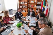A reitoria da uepa, por meio do reitor Clay Chagas e a vice-reitora, Ilma Pastava, recebe a visita do Embaixador da Itália, Alessandro Cortese, Rosângela Maiorana (Vice-Cônsul Honorária da Itália no Pará) e Benedetto Reitano (Cônsul da Itália em Brasilia), na manhã desta sexta-feira (20). Foto: Sidney Oliveira/Ascom Uepa.