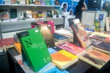 A Universidade do Estado do Pará (Uepa) integra a programação da 27ª Feira Pan-Amazônica do Livro e das Multivozes. No sábado (17), no estande da Eduepa, teve o lançamento dos livros da Série Vidas.  Foto: Marília Jardim/Ascom Uepa.