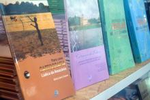 A Universidade do Estado do Pará (Uepa) integra a programação da 27ª Feira Pan-Amazônica do Livro e das Multivozes. No sábado (17), no estande da Eduepa, teve o lançamento dos livros da Série Vidas.  Foto: Marília Jardim/Ascom Uepa.