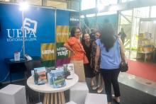 A Universidade do Estado do Pará (Uepa) integra a programação da 27ª Feira Pan-Amazônica do Livro e das Multivozes. No sábado (17), no estande da Eduepa, teve o lançamento dos livros da Série Vidas.  Foto: Marília Jardim/Ascom Uepa.
